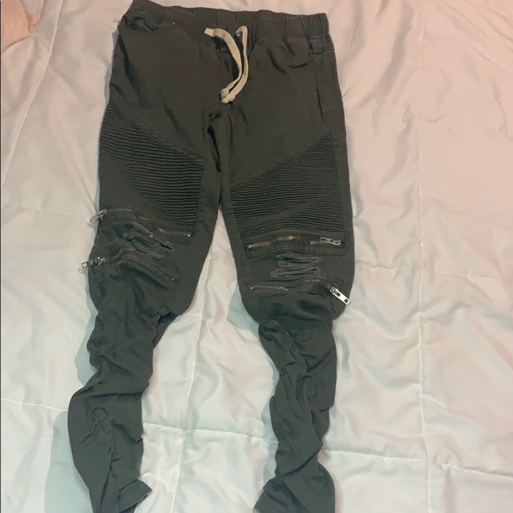 Green skinny jeggings